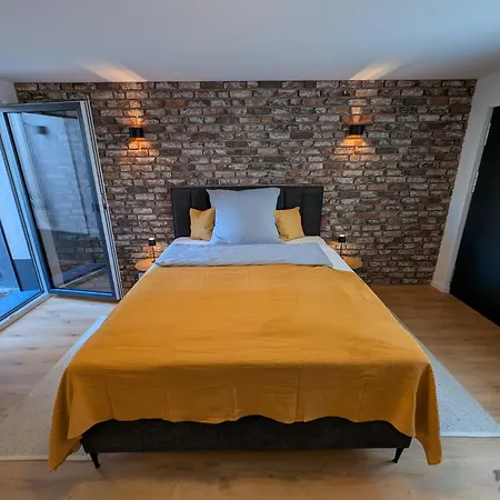 Apartment Tiny *