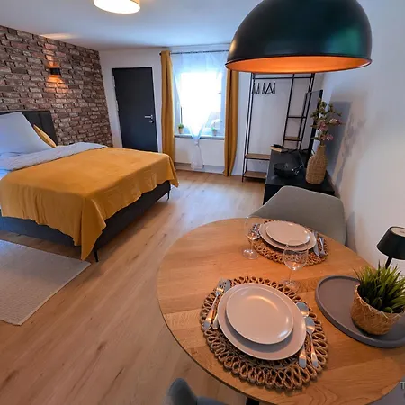 Apartment Tiny *